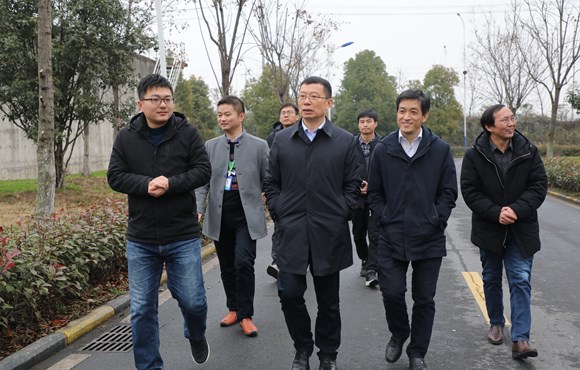 新春慰问送关怀 安全生产不放松